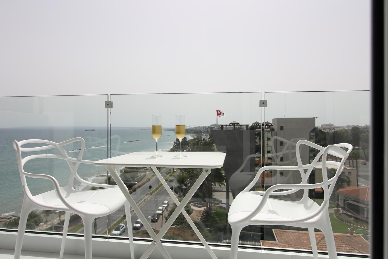 לימסול The White Pearl Suite - Beach Front City Centre With Sea View. מראה חיצוני תמונה